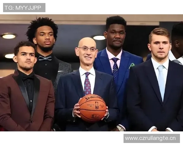 东契奇谈比赛感受艾顿表现出色斯玛特助攻全队表现提升