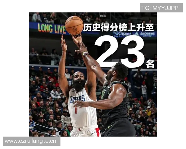 莱昂纳德半场状态火热三分球连中五记砍下18分助球队争胜